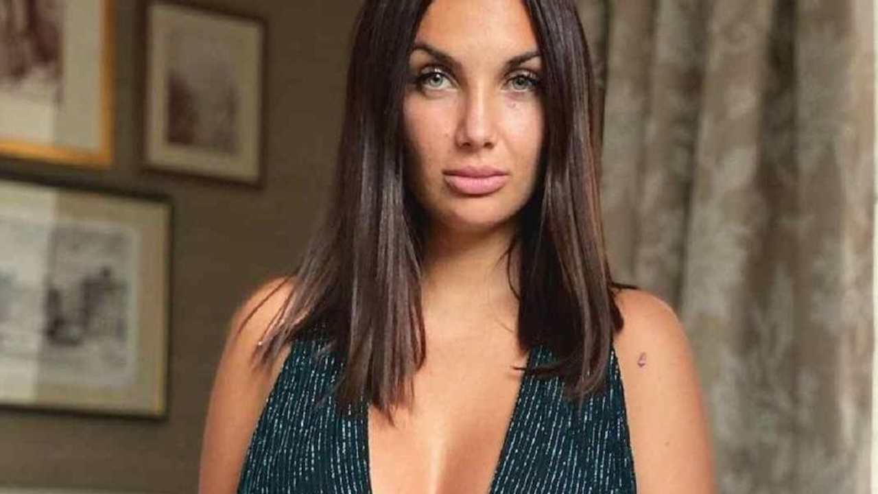 Elettra Lamborghini riceve un messaggio curioso: da chi arriva il misterioso bigliettino