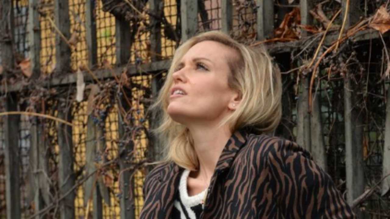 Justine Mattera catwoman posa illegale