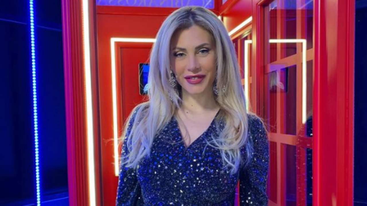 Paola Caruso sexy selfie cerniera