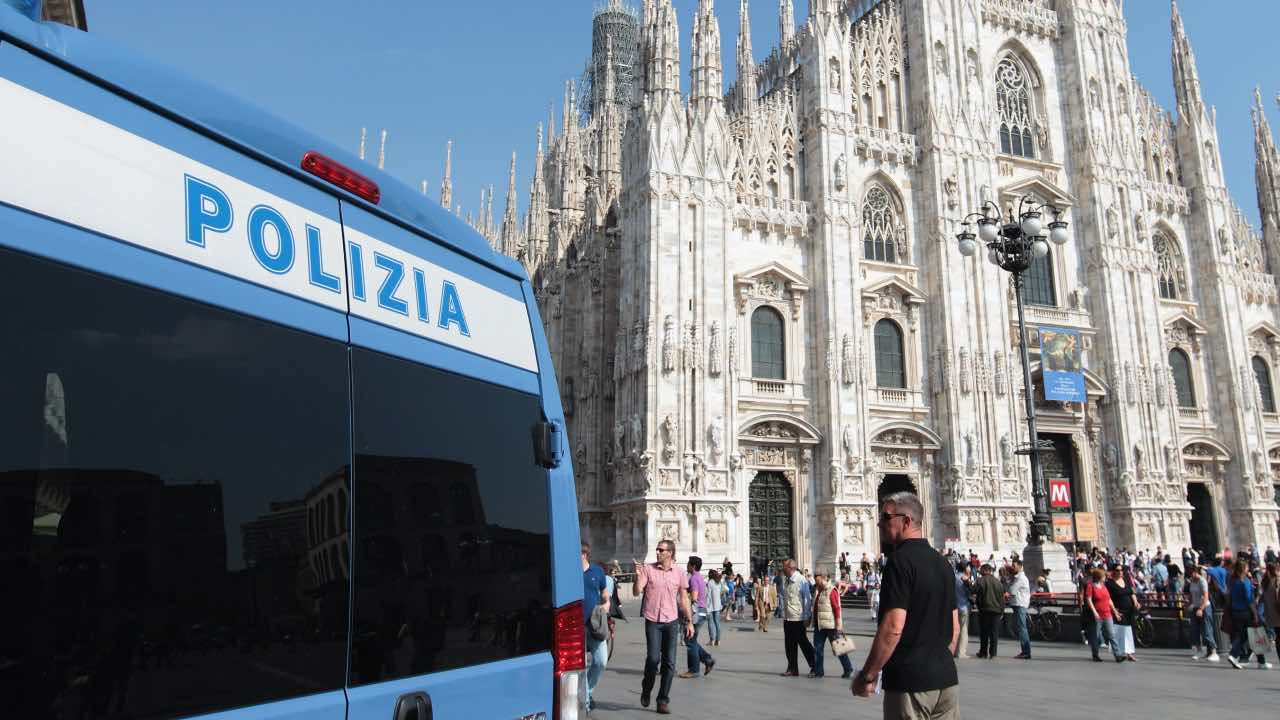 Polizia salva 13enne dal suicidio