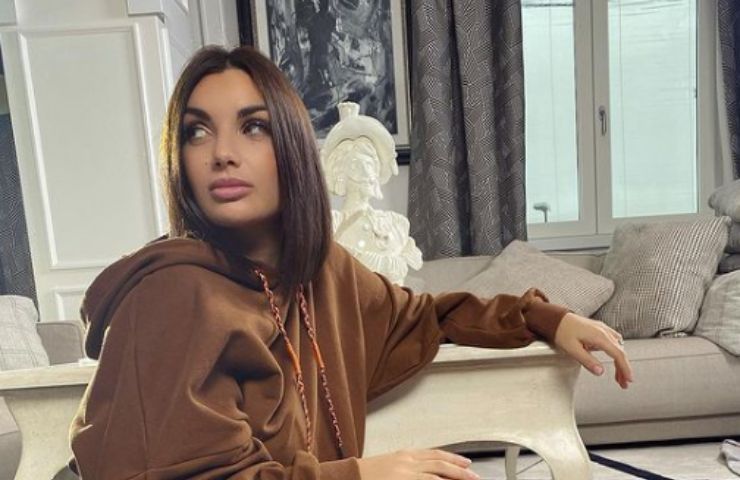 Elettra Lamborghini, l'appello straziante ai fan: "Sto malissimo..." - VIDEO