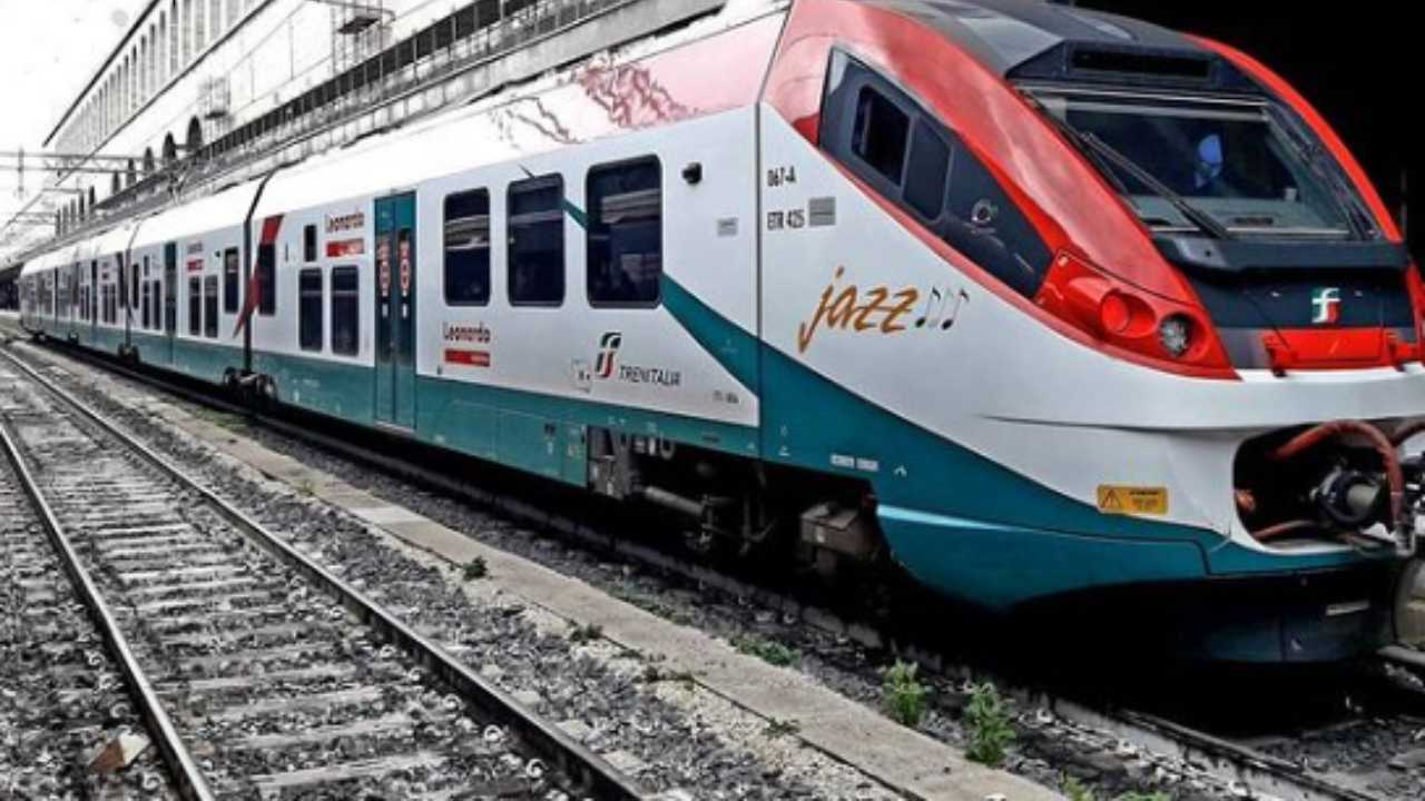 Dramma sui binari, 87enne muore travolta da un treno