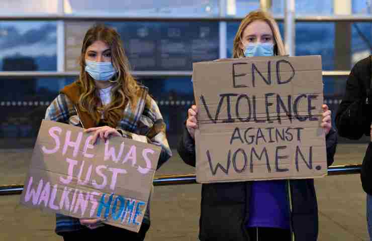 Cartelloni contro la violenza sulle donne