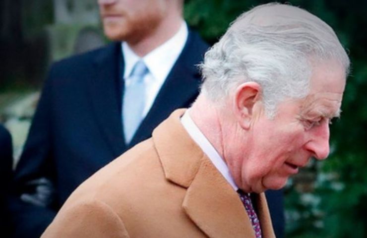 Royal Family, la Regina Elisabetta scatena nuove polemiche: "Delusa da Carlo"