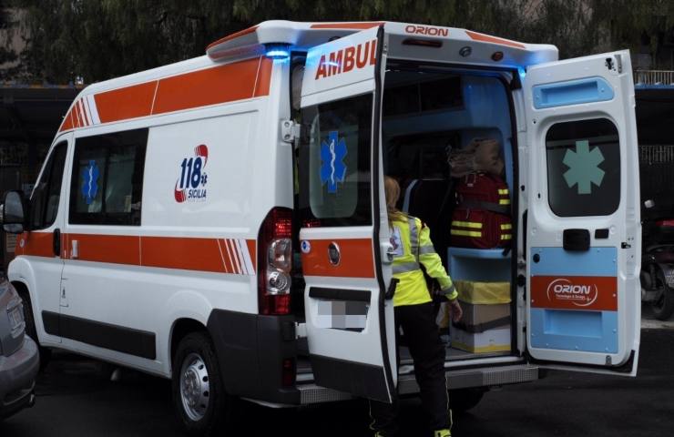 neonato morto l'ambulanza arriva tardi