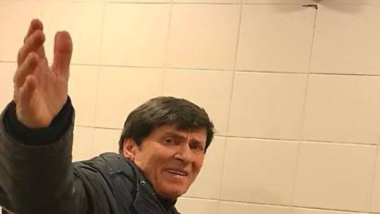 Gianni Morandi di nuovo nei guai: "Non la muovo per niente"