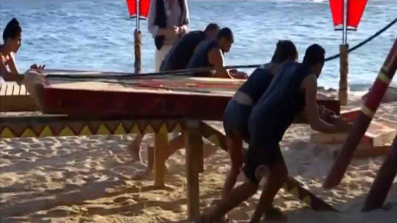 Isola dei Famosi naufraghi insidie natura