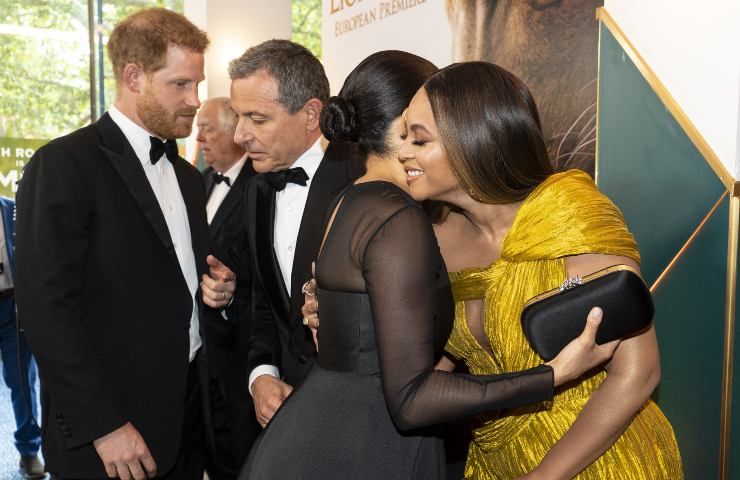 Meghan Markle e Beyoncè abbraccio