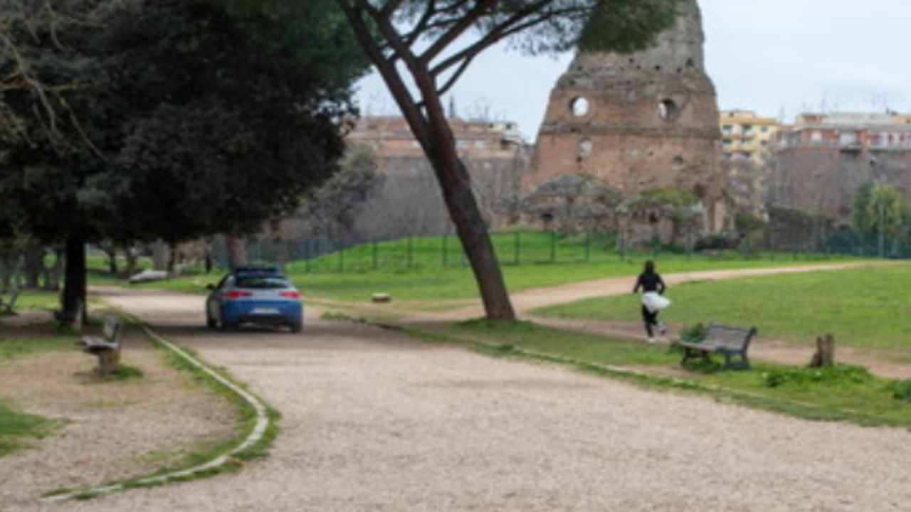 Stupro a Villa Gordiani 22enne aggredita