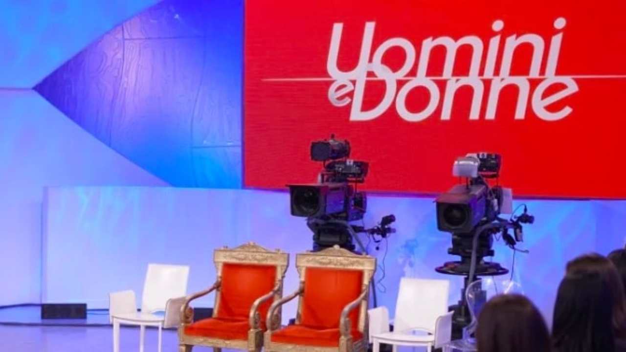 Uomini e Donne, ex dama tuona senza filtri contro Sperti: parole al veleno