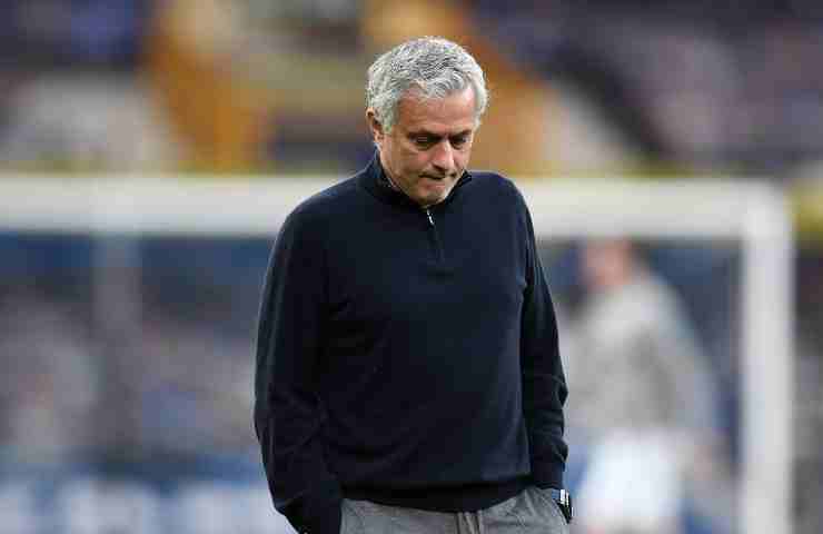 Tottenham esonero Mourinho