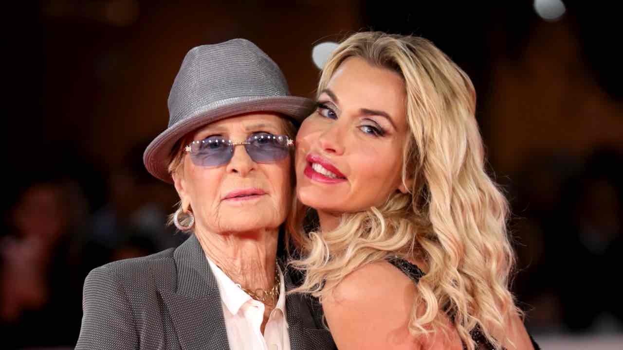 Valeria Marini madre 83enne lacrime