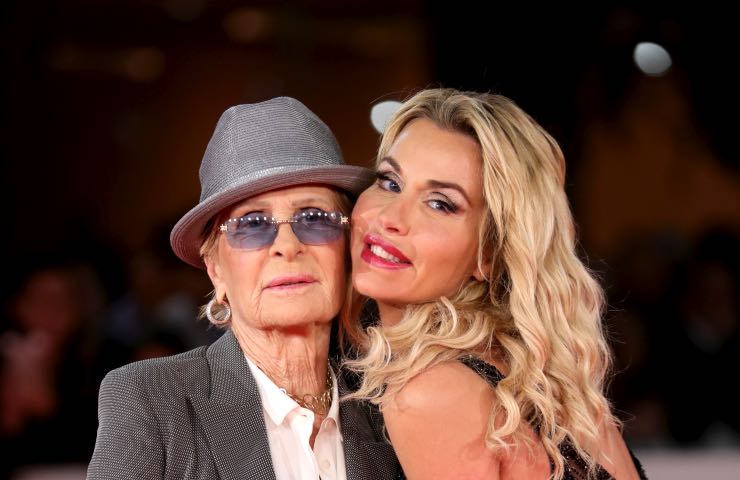 Valeria Marini madre 83enne lacrime