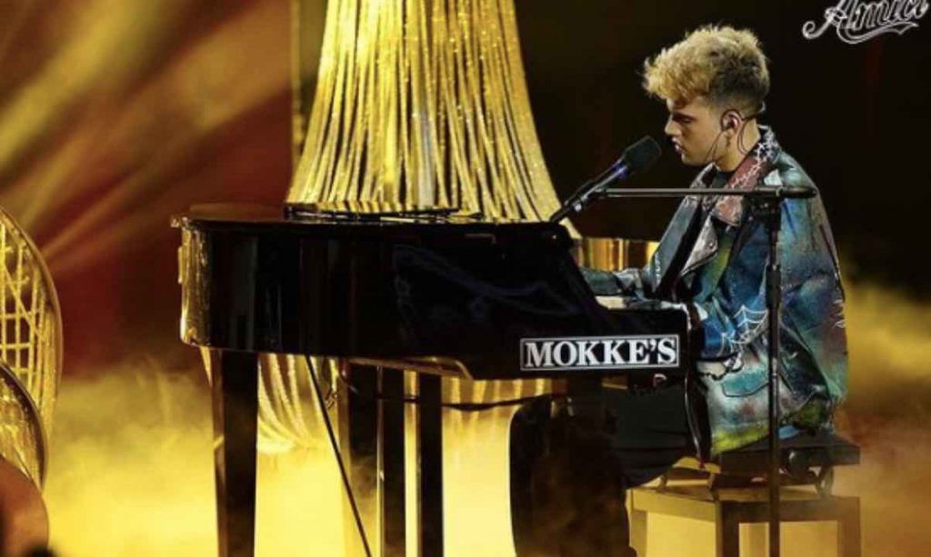 Titoli di coda tra Martina e Aka7even? La risposta nel testo di una canzone