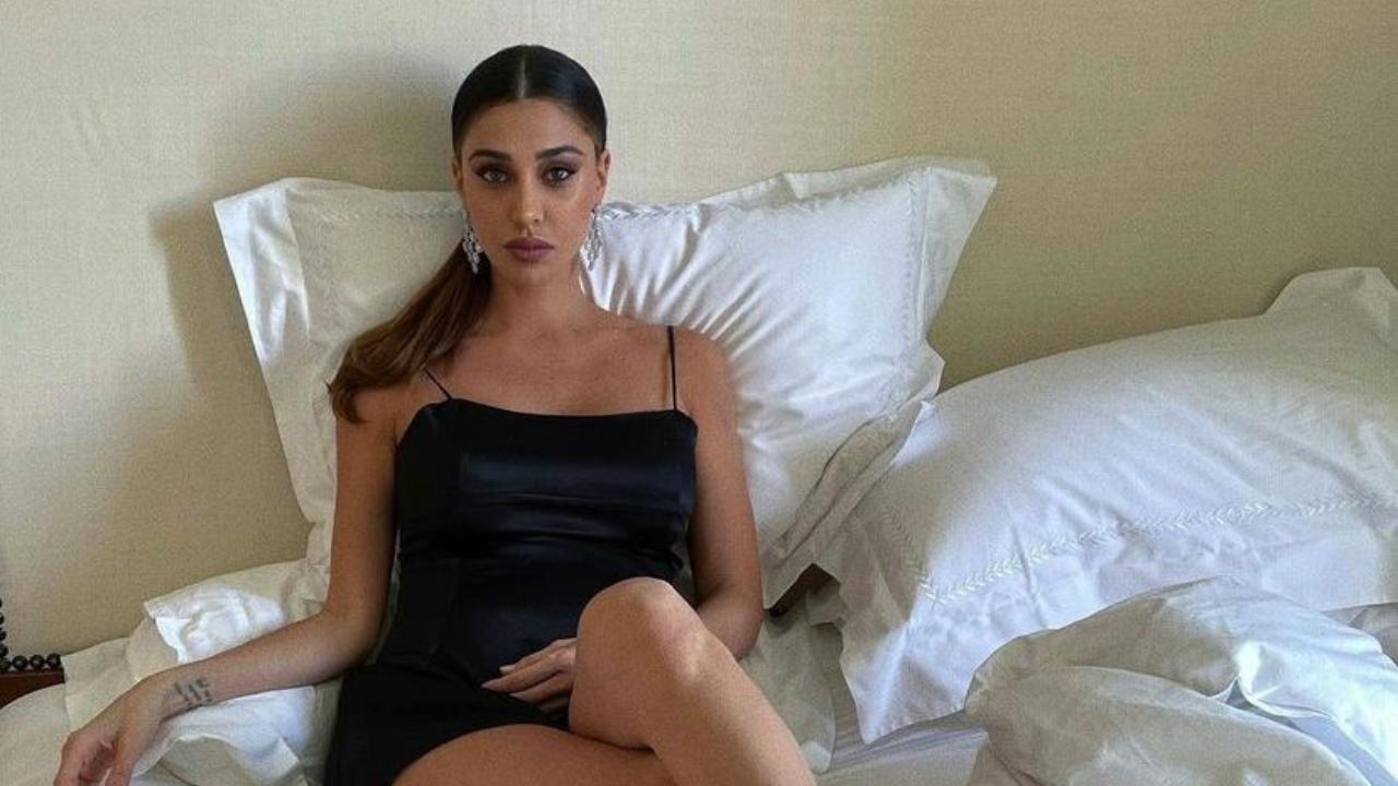 Belen Rodriguez, lancia un appello ai fan: che fa mentre è incinta?