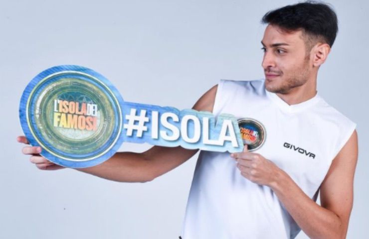 Isola, Awed torna sui social e fa una confessione: qualcosa l'ha stravolto