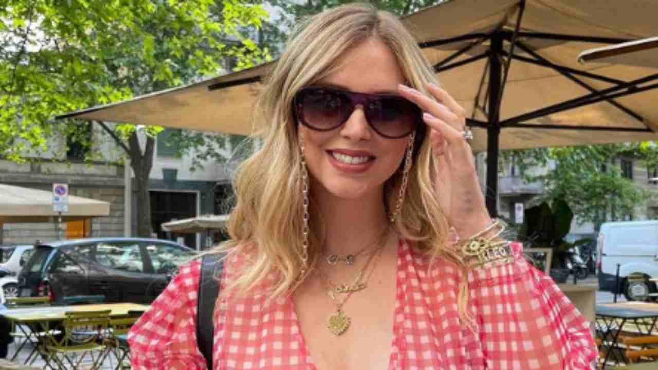 Chiara Ferragni ancora nel mirino delle critiche: un noto brand la difende