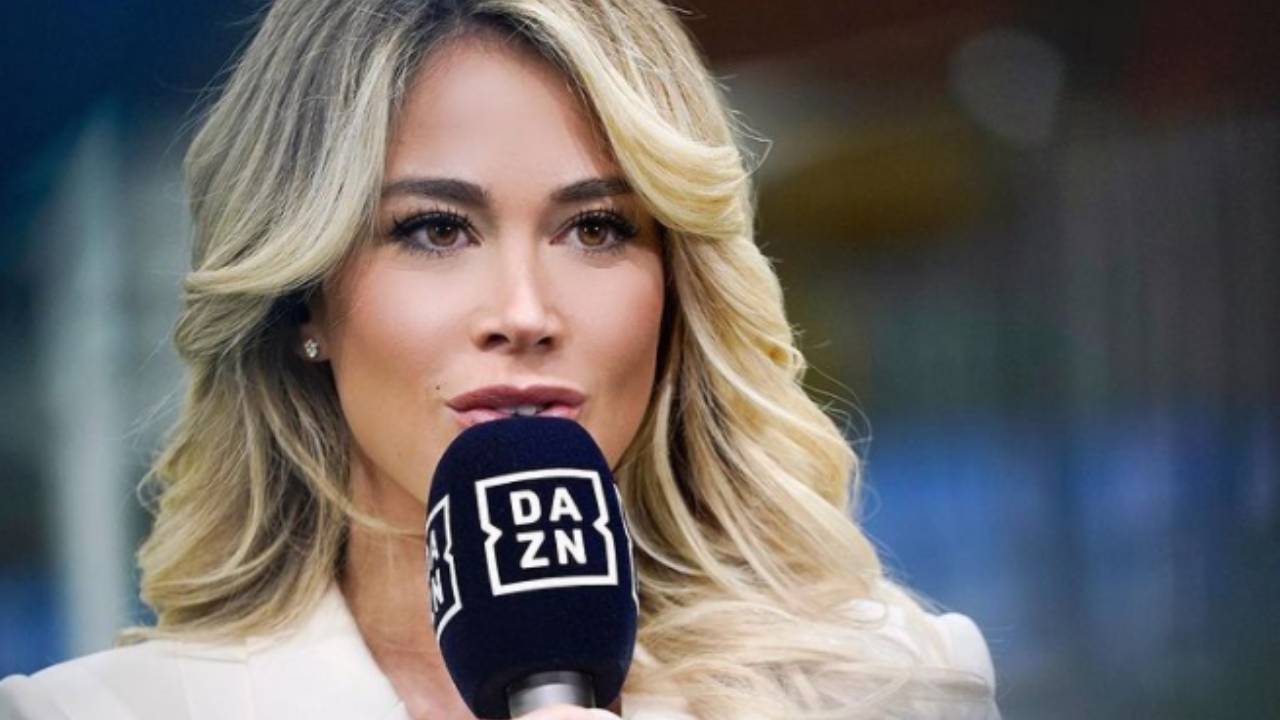 Diletta Leotta sbottona la giacca, espolde tutto: irresistibile - FOTO