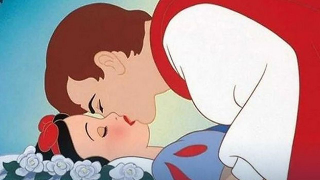 Biancaneve, il bacio del Principe diventa un meme: sui social sta accadendo di tutto - FOTO