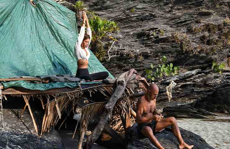 Isola dei Famosi, vietata ai minori: i naufraghi in acqua come mamma li ha fatti