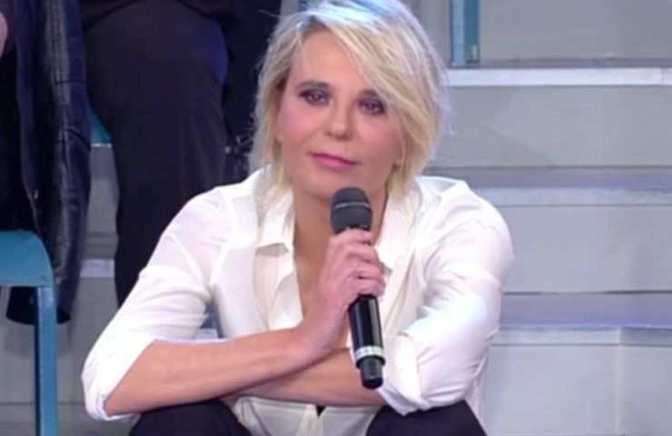 "Qual è il problema?" Maria De Filippi perde le staffe: studio in fermento 