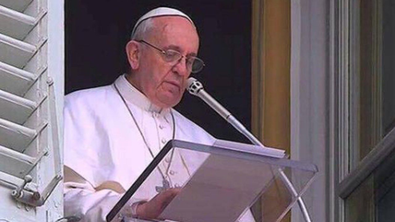 Papa Francesco, si dimette suo fedelissimo