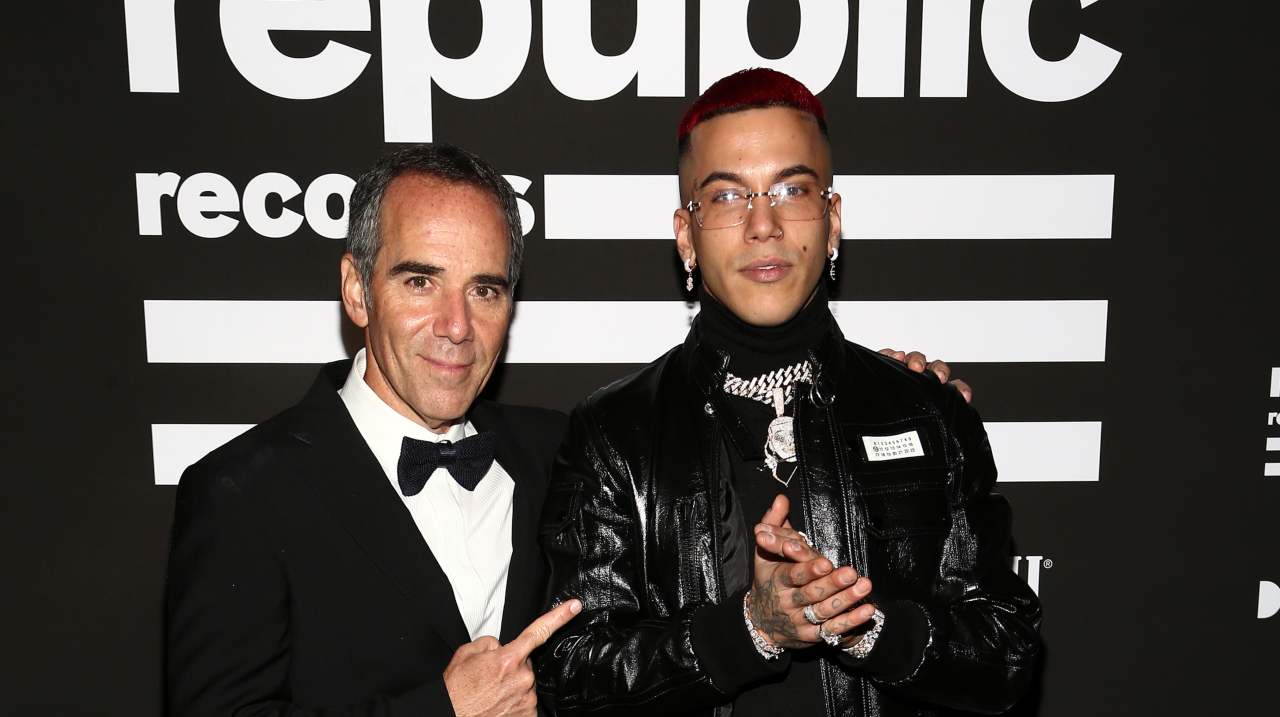 Sfera Ebbasta red carpet