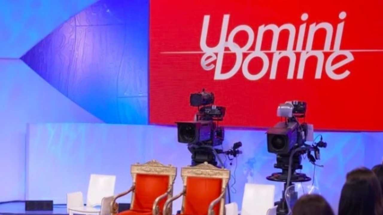 Uomini e donne, tutto falso! Cosa succede lontano dalle telecamere: beccati