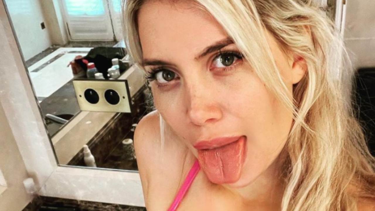 Wanda Nara, il buongiorno leopardata in Africa sfida Madre Natura: bellissima - FOTO