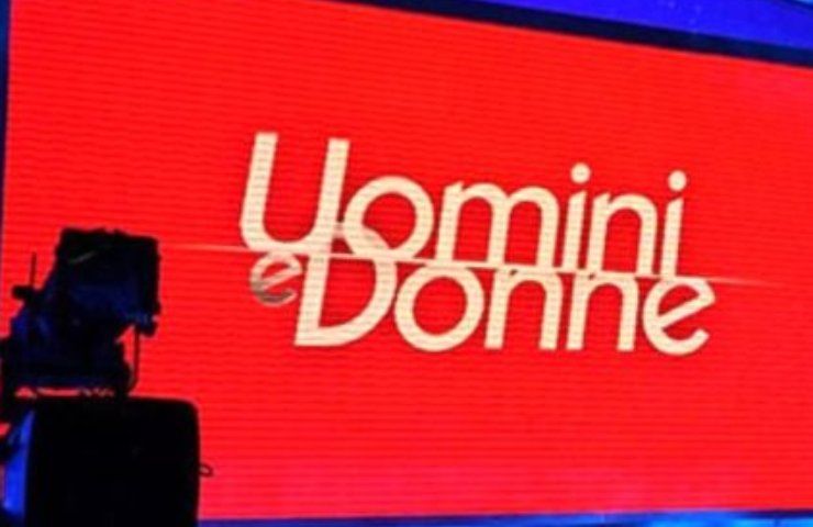 Uomini e donne, tutto falso! Cosa succede lontano dalle telecamere: beccati