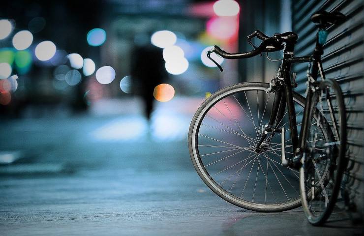 Incidente stradale, anziano ciclista perde la vita: nulla da fare per i soccorsi