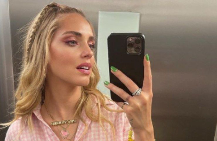 Chiara Ferragni mostra la dedica del figlio Leone