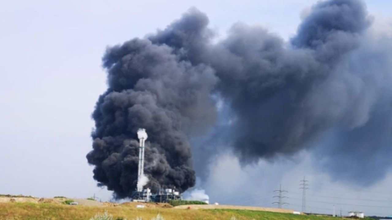 Terribile esplosione, impianto chimico a fuoco: l'appello del sindaco e il tragico bilancio