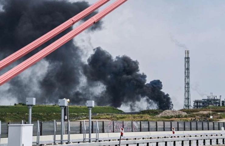 Incendio parco chimico danni irreparabili feriti gravi