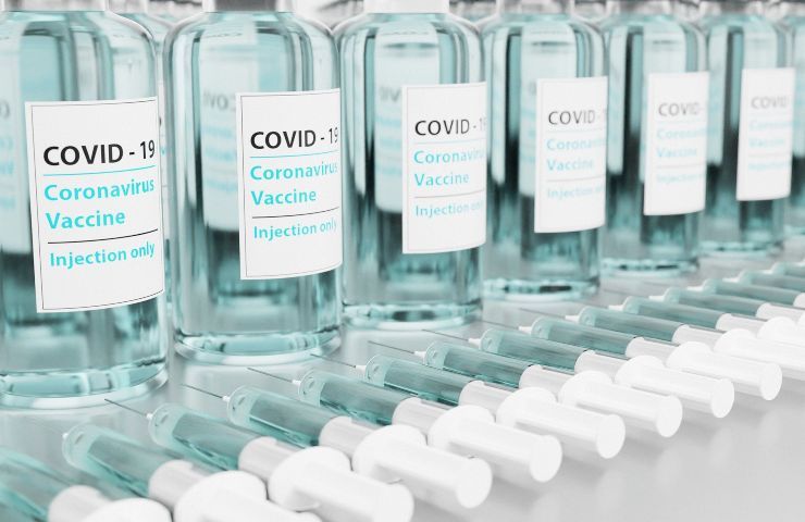 Vaccino Covid, emerge un nuovo effetto collaterale: ecco i rischi 