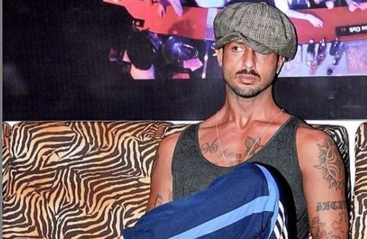 fabrizio corona guarda