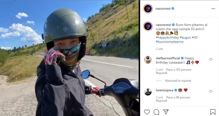 luca rossi guida la vespa