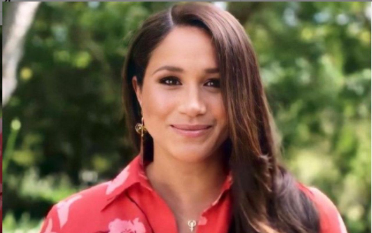 meghan markle sorride