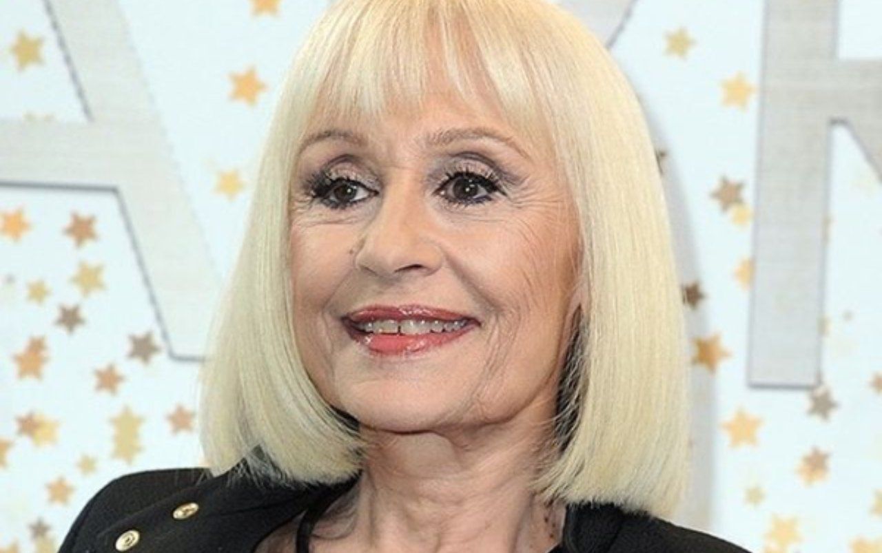 raffaella carrà sorride