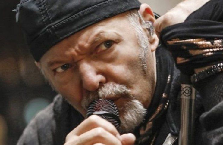 vasco rossi canta