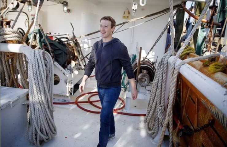 mark zuckerberg cammina