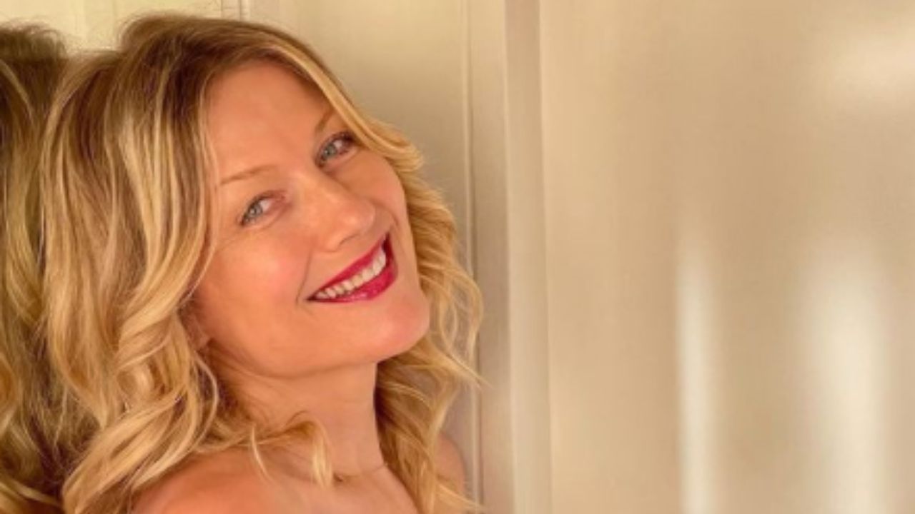 Natasha Stefanenko mostra la sua bellezza in compagnia