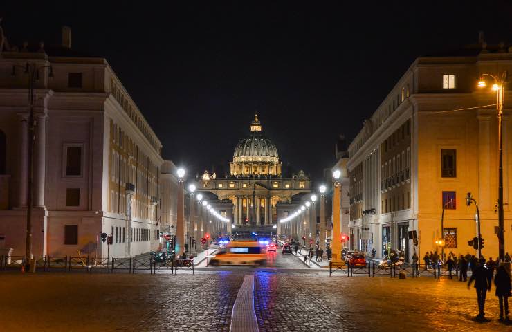 Uccide coinquilino coltellate dopo lite tragedia camper