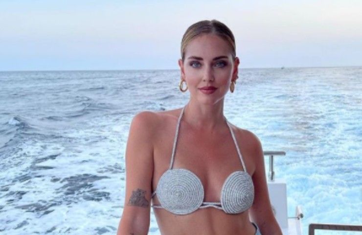 Chiara Ferragni a Capri con Fedez: il mini bikini dell'influencer scatena il web - FOTO 