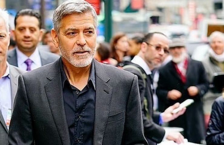 George Clooney in strada