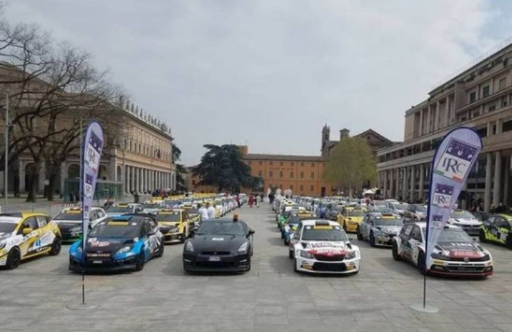 Lutto nel rally, pilota va fuori pista e investe due spettatori: i dettagli del tragico accaduto