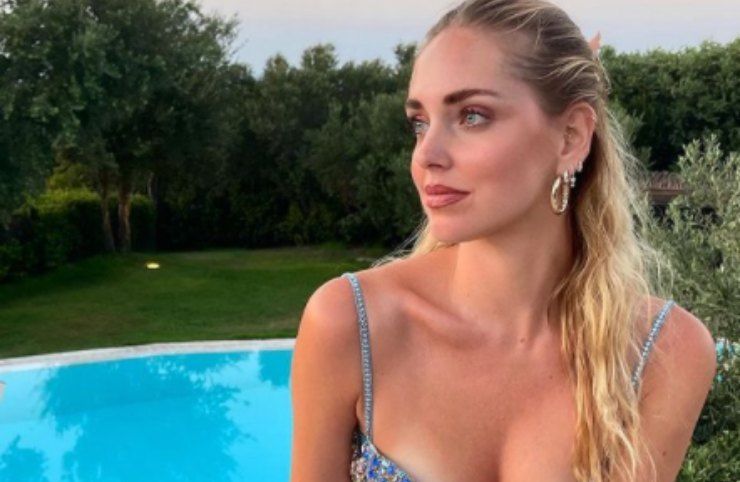 chiara ferragni guarda