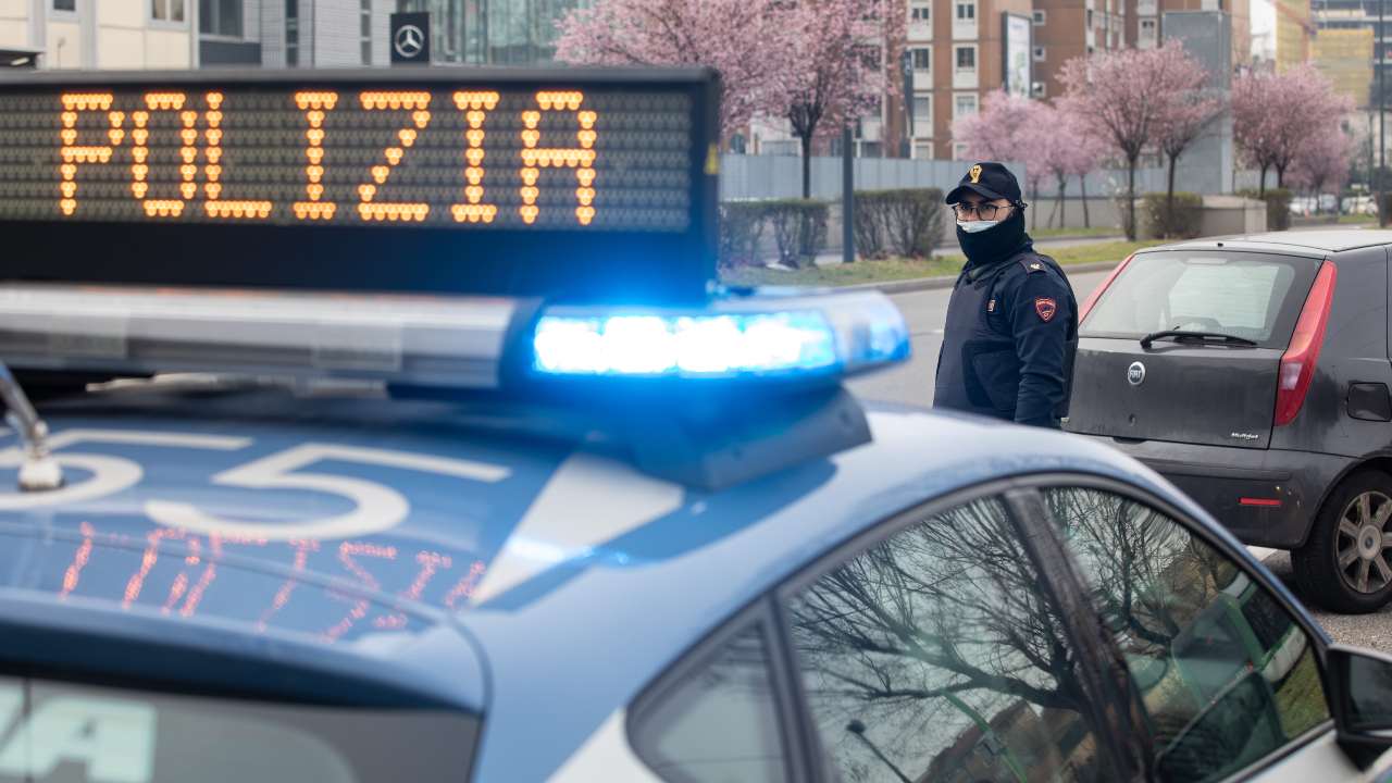 polizia incidente napoli