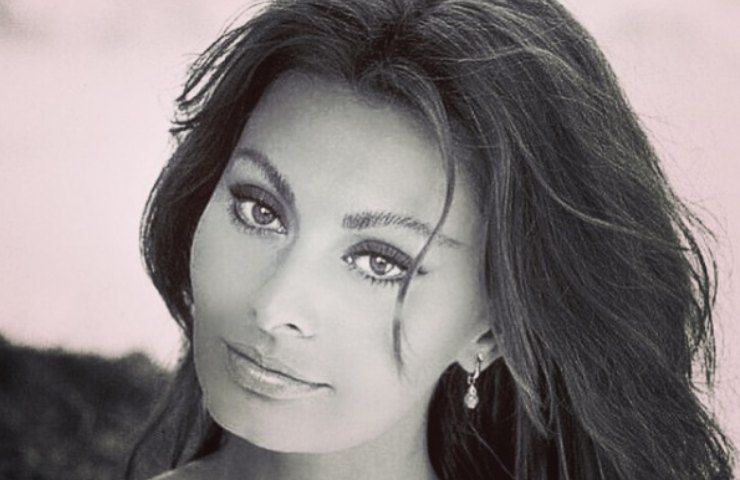  Sophia Loren, l'omaggio in FOTO per festeggiare il grande giorno: fan in delirio 