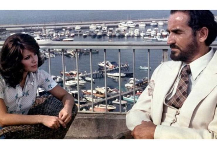 Vittorio Gassmann nella scena di un film 